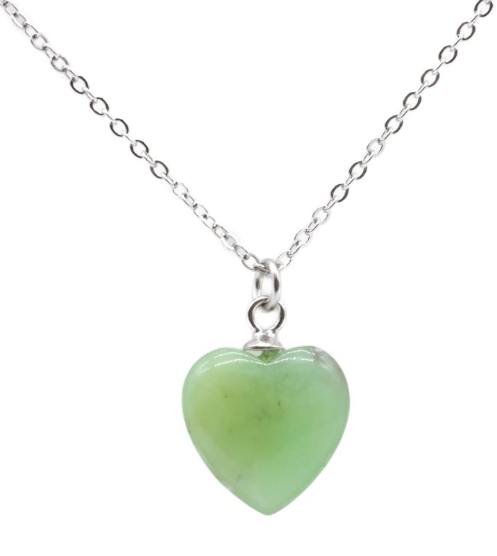 Collana in argento 925 con cuore di giada verde