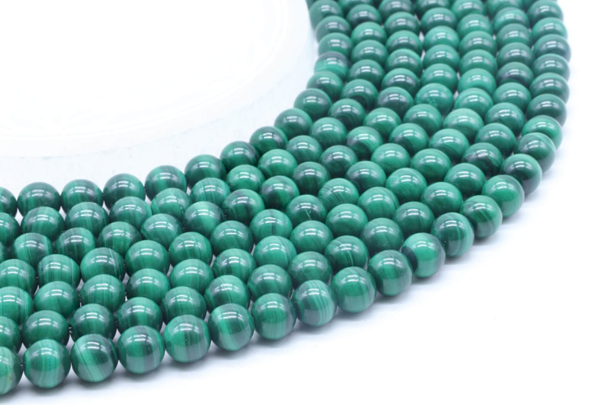 Perle ''AA'' di malachite ''leggere'' da 8 mm su una corda da 40 cm
