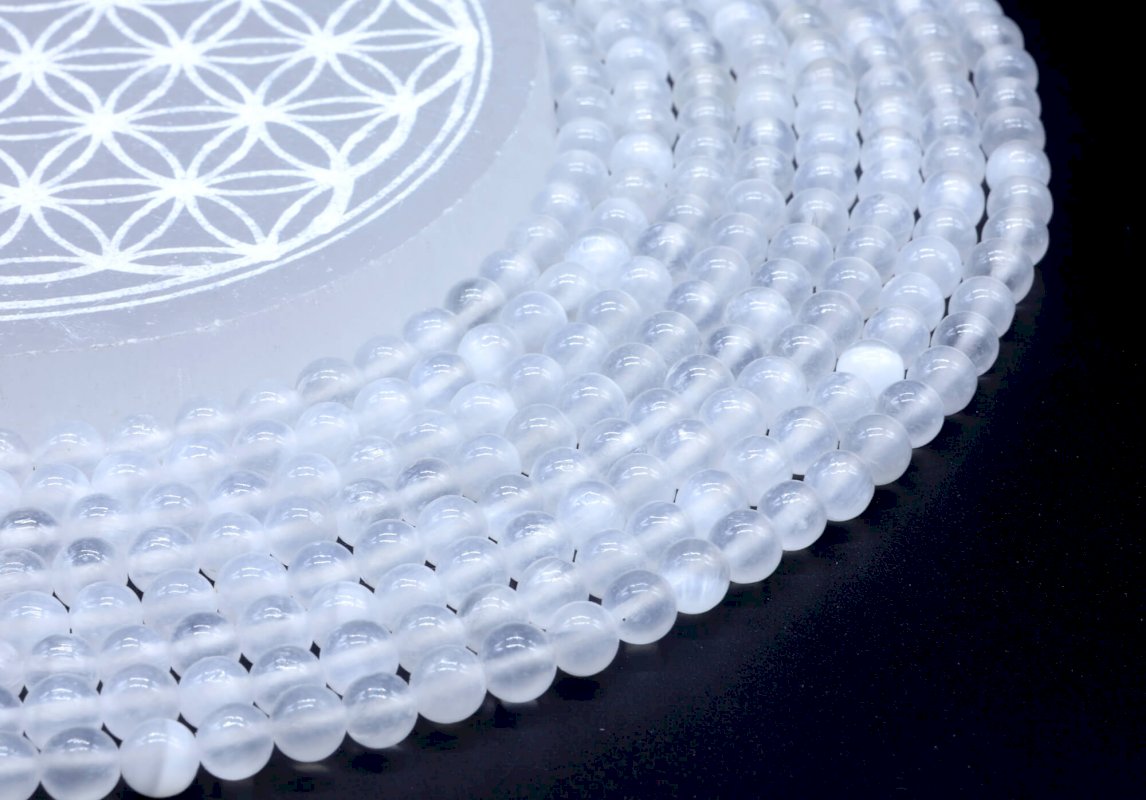 Perle di selenite 'AA' 6 mm su filo da 40 cm