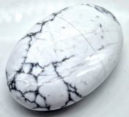 Ciottolo arrotolato XL Howlite 6cm