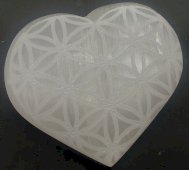 Cuore di selenite inciso Fiore della Vita 8cm