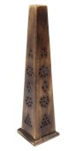 Porta incenso con motivi in legno a torre piramidale da 30 cm