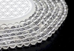 Perle di cristallo di rocca da 10 mm su un filo da 40 cm