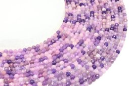 Perle sfaccettate di lepidolite da 4 mm su un filo da 38 cm