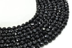 Perle sfaccettate di onice nera da 8 mm su un filo da 40 cm