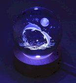 Luce notturna USB in vetro a forma di delfino multicolore 6 cm